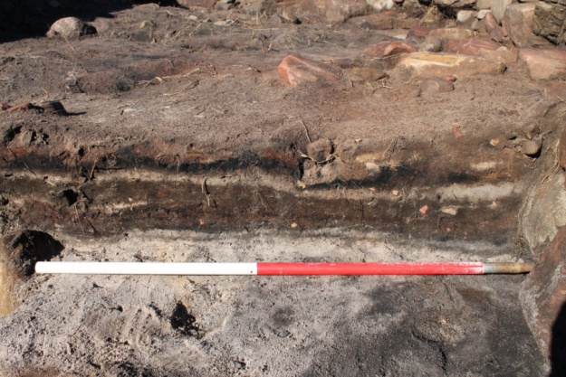 Picture showing the stratigraphy inside the dun