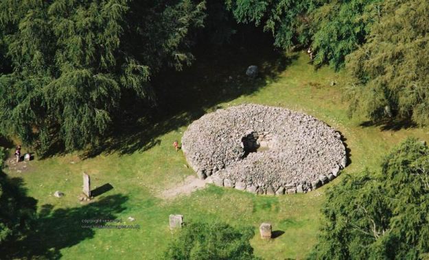 Clava20East20Cairn20nr20Inverness-Archaeology-